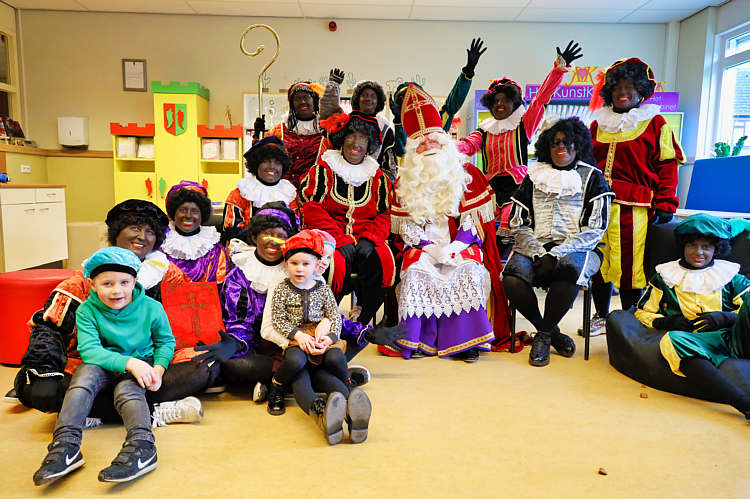 Aankomst van de Sint en zijn Zwarte Pieten in Waarder_132